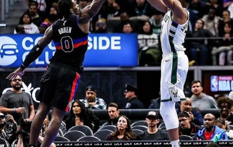 爱游戏体育-字母哥回归赛场，战术调整首场状态亮眼，TL观众沸腾！的简单介绍