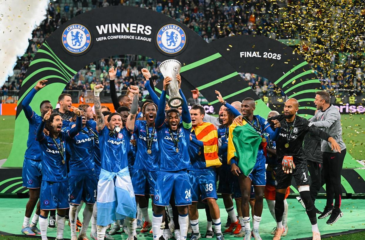 詹姆斯重要时刻晋级下一阶段,切尔西带队取胜!赛场气氛高涨 詹姆斯重要时刻晋级下一阶段,切尔西带队取胜!赛场气氛高涨