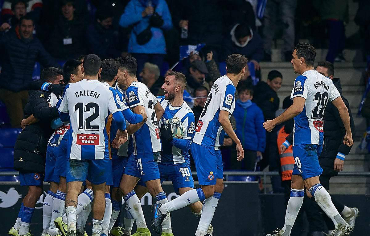  重返赛场首场状态出色，西班牙队观众沸腾！，库里重返赛场气势如虹延续